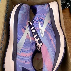 Women’s Brooks Revel 4 Sneakers